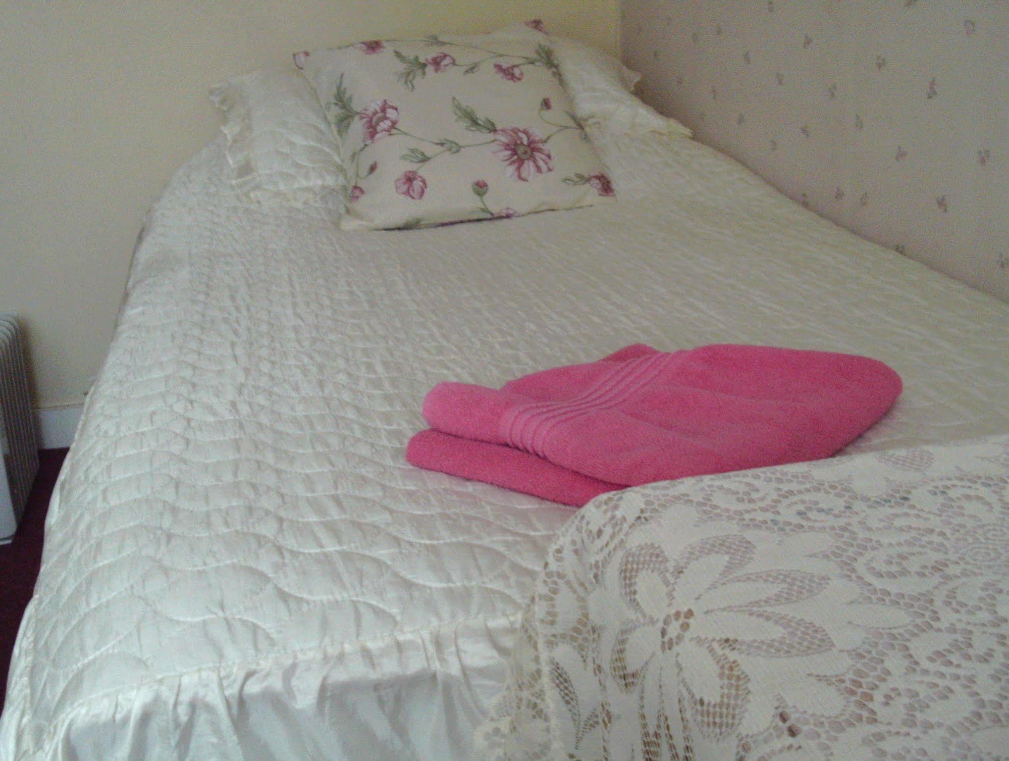 Stansted Airport Cottage Elsenham ภายนอก รูปภาพ